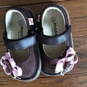 Mooshu squeaker shoes size 4